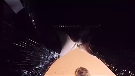 strapon görünümü altında