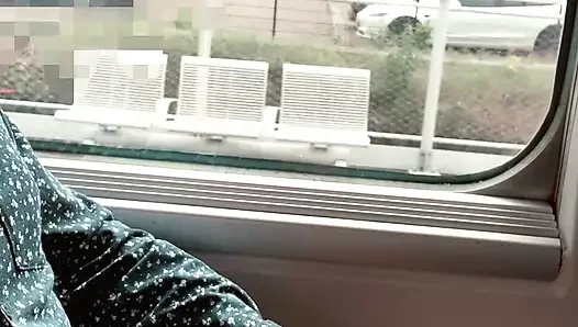 Toplu taşımada defalarca boşalıyor. Trende boşalmalar, çok riskli.