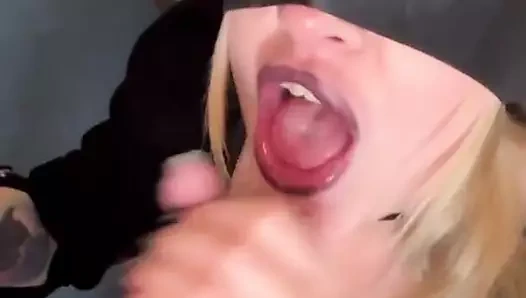 Ağızdan gotik sikiliyor genç 18 siyah ruj