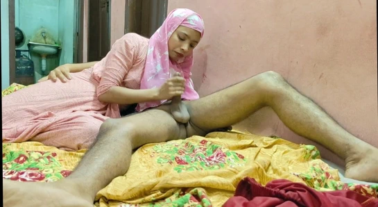 ÜVEY BABA ÜVEY KıZıNı IZLERKEN SIKIYOR