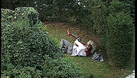 Büyük Memeli Yaramaz Hemşire Hasta Tarafından Kanepede Sikiliyor - Sarışın Güzellik Sakso!