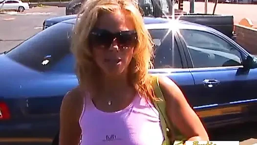 Bu sarışın hatun adamın bildiği her pozisyonda harika görünüyor