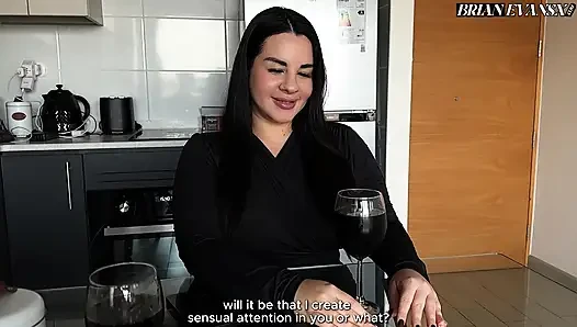 İri göğüslü Arjantinli Juli Villafaine kanepede Brian Evansx ile ilk randevusunda sikişiyor