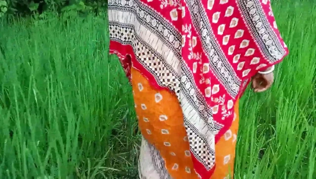 🔊? Hintçe ses - bebek ve üvey erkek kardeş açık havada seks yapıyor