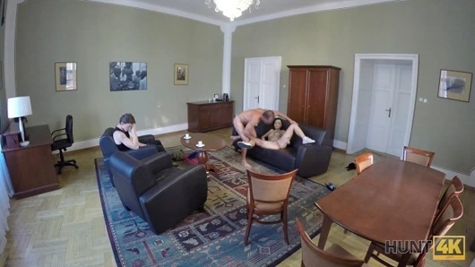 Hunt4k. yabancının sulu vajina satın almak için yeterli parası var