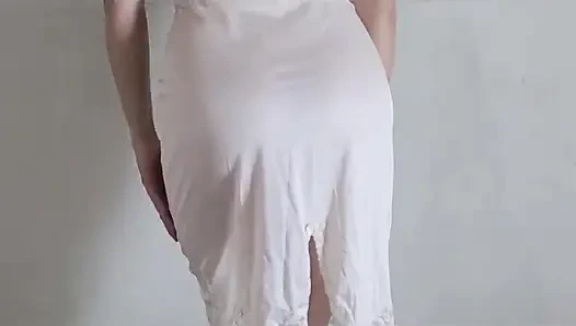 Yaraksız, şişe bile kullanıyor, kız pürüzsüz Endonezyalı kızı sikiyor, en son viral Endonezya pornosu