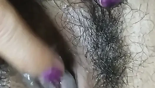 Sexy indian hot lady chut may ungli dal kar chut ka pani nikala