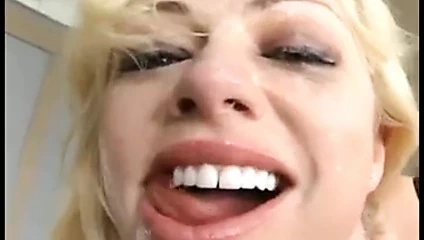 Adrianna Nicole'ün yüzüne boşalıyor