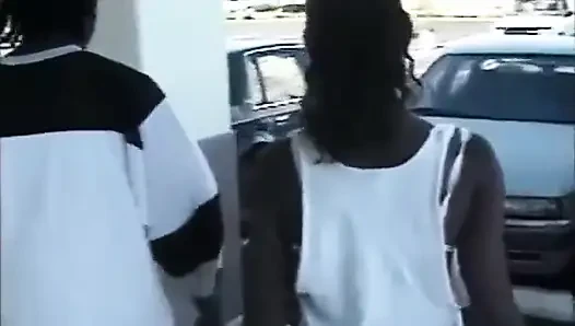 Siyah üçlü amcık sikişiyor amcık yalıyor büyük siyah yarak emiyor