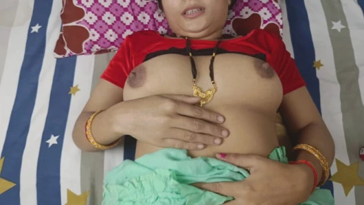 Hintli ateşli yenge kocasıyla çok romantik sikişiyor