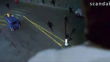 Eva yeşil çıplak ve hayalperestler filminde lanet