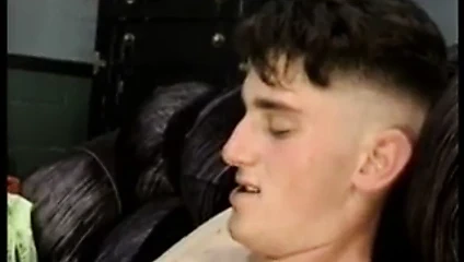 Early büyük baştankara kira gets ona trimmed twat çalıştı üzerinde