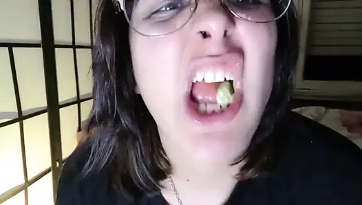 Bubblegum çiğnerken az ve soyun - tavşan tezgahçı