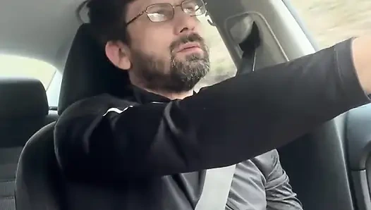 Bekleyemedi - orta yaşlı seksi kadın araba sürerken sakso ve elle muamele - halka açık arabada seks kingyordanov