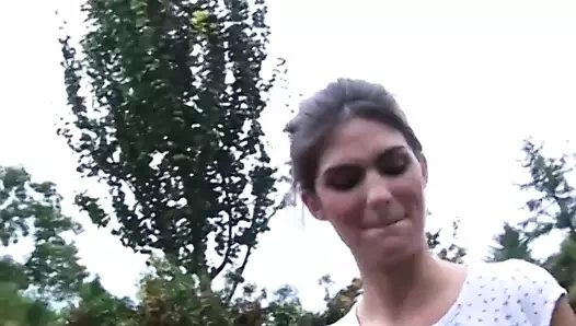 Harika esmer orta yaşlı seksi kadın sıkı deliklerini memnun ediyor