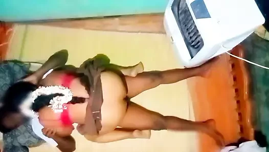 Tamilce - priyanka öğretmeninin eğlendiği bir video
