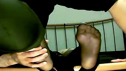 Çorap ayaklarımı ye!