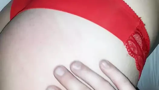 Busty sürtük içinde kırmızı iç çamaşırı alır tokat etrafında