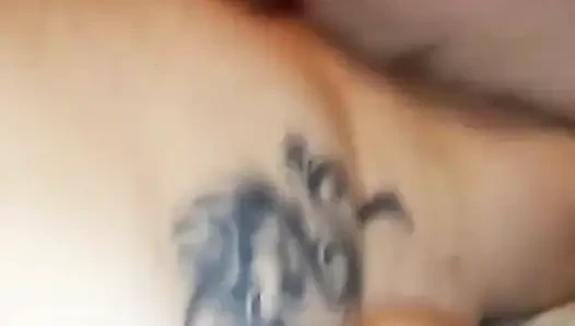 Kırmızılı evli kadın