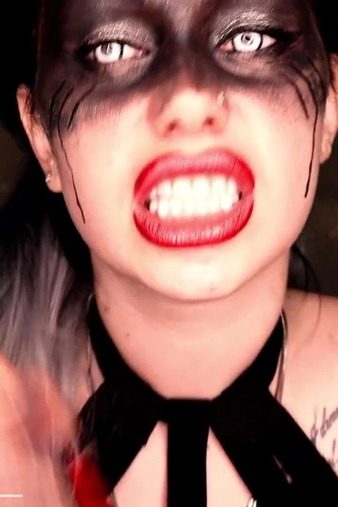 Tohumunu yemek ve seni bütün olarak yutmak istiyorum! Yutmaya!