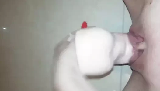 Dildo sikme üzerinde the zemin içinde banyo