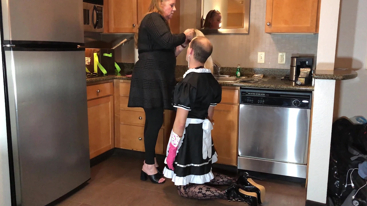 Jobless Man Resorts to Feminization to Get Hired