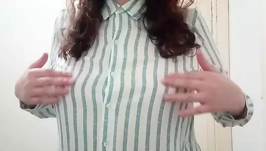 İş yerinde göğüslerimle mastürbasyon yapıyorum