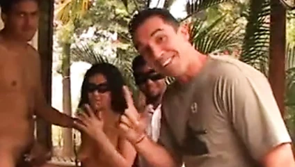 Koca izlemek onun mask eş becerdin tarafından bir adam