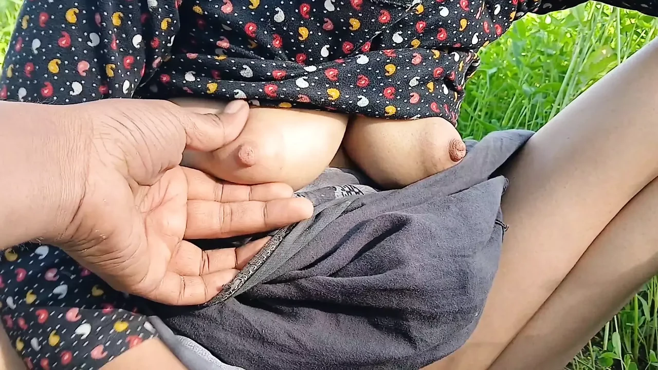 Outdoor fuck Village girl Bahar Gai bhabhi ko devar ne choda