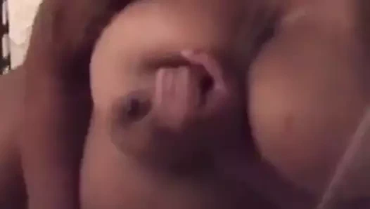 Güzel bebek duşta azgın uyanır