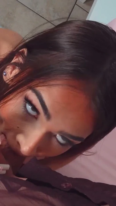 TGIRLS PORN - Sarışın ve esmer sert sikleriyle birleşiyor | Bölüm 1
