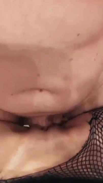 "Üvey anne külotlu çoraplı külotsuz üvey oğluna geldi, külotlu çorabı yırttı ve sikildi."