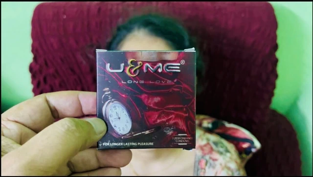 Romantik bir an geçiriyorum ve seksi kız arkadaşımla sert sikişiyorum