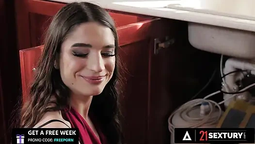 21 sextury - evli kadın Candie Luciani dört ayak üstünde götten sikiliyor