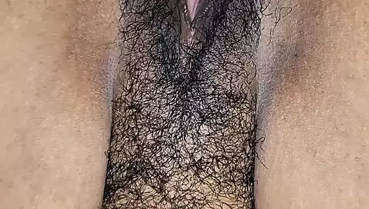 Karımın kıllı amını sikiyorum