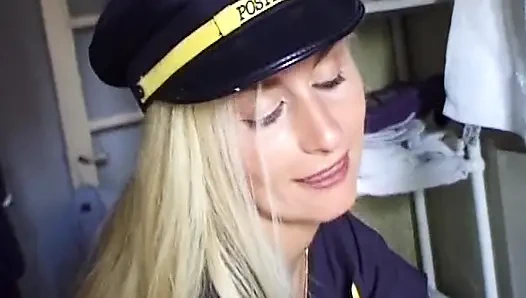 Fransız sarışın duşta sikiliyor