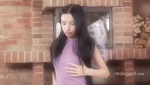 Rus hatun Sasha Rose mükemmel göt deliğini dildolarla oynuyor