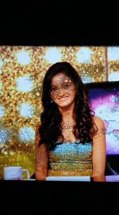 Shakti mohan boşalmak ve tükür haraç