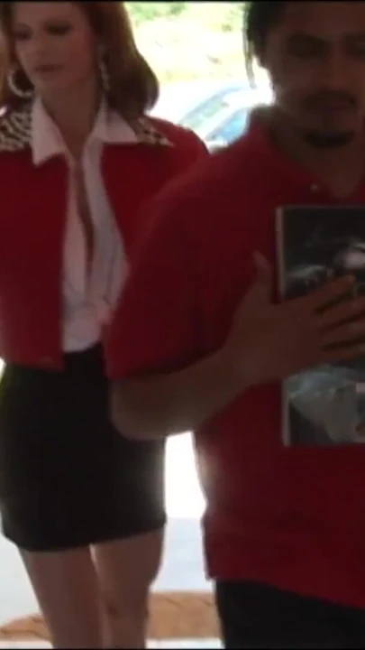 Сногсшибательный момент от "Худенькая рыжая зрелая наслаждается большим черным членом на высоких каблуках и получает камшот на ее большие сиськи"