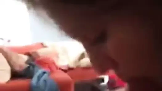 Genç sürtük büyük yarağı yalıyor