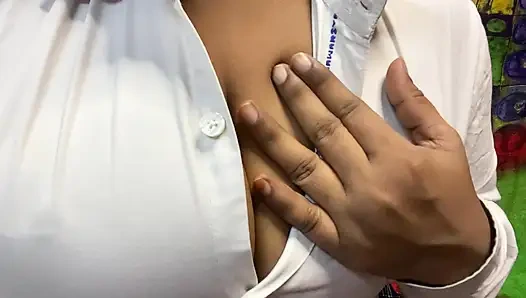 Hintli ateşli yenge terzi ustası darji viral mms xxx video ile Hintçe sesli seks