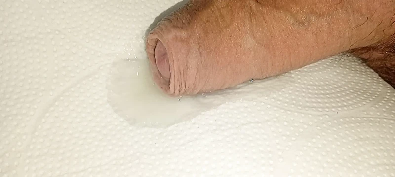 Süt pompalayarak mastürbasyon yapıyor