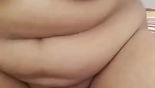 Tombul evli kadın parmaklıyor