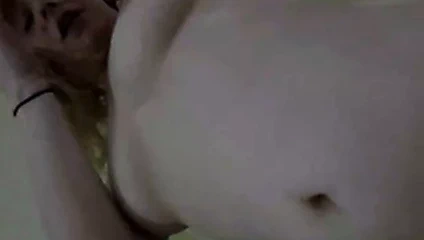 Sıcak karısının meşgul olduğu bir günden itibaren en sıcak boşalmak banyo