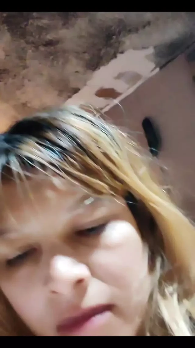 lusi, горячая и неудовлетворенная жена мастурбирует