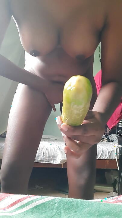Gherkinli 🥒 kızı sikiyor