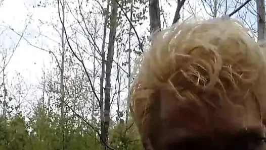 Kadın kılıklı ibne Jes halka açık parkta