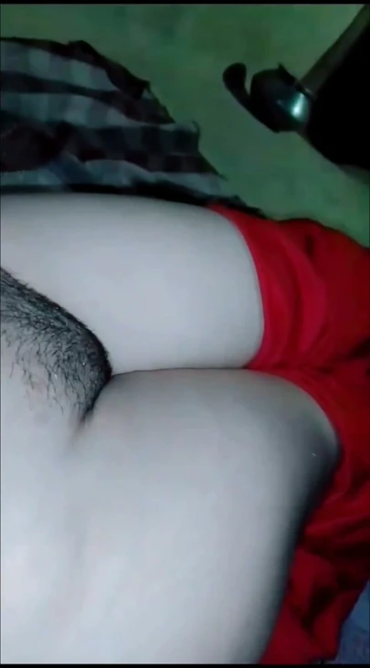 Josh üniversiteden seksi videolar izledikten sonra yavaşça kıyafetlerinin yanına geldi | Klip 1