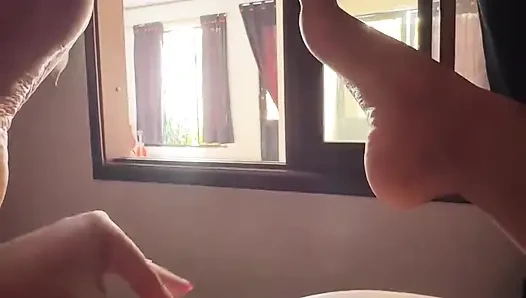 Dudaklarım büyük ve ıslak, onları emmek için küçük bir ağıza ihtiyacım var