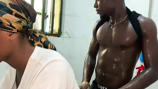 Erotik Duşta Sert Seks